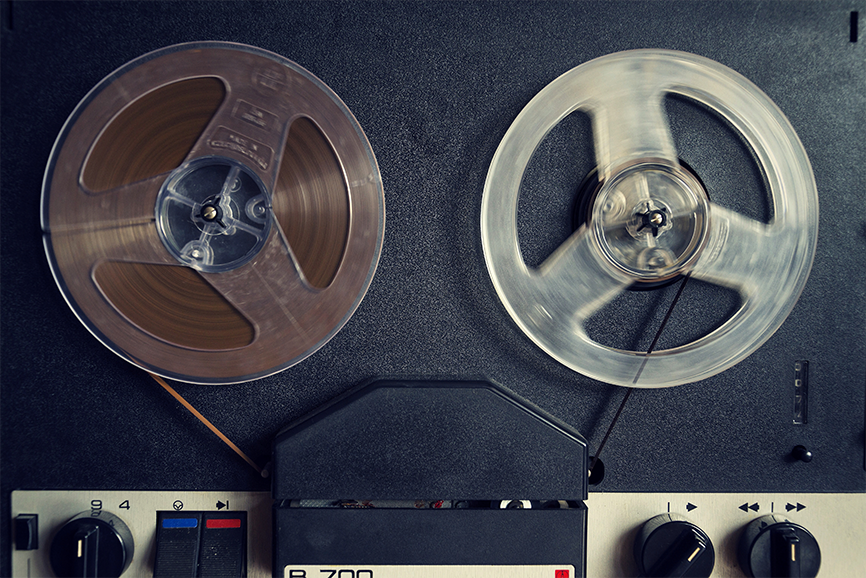 This reel-to-reel tape recorder seems to only have 2 heads, could