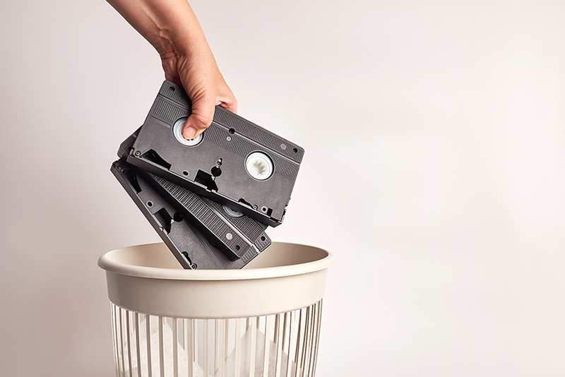 Can I discard VHS tapes in the garbage?