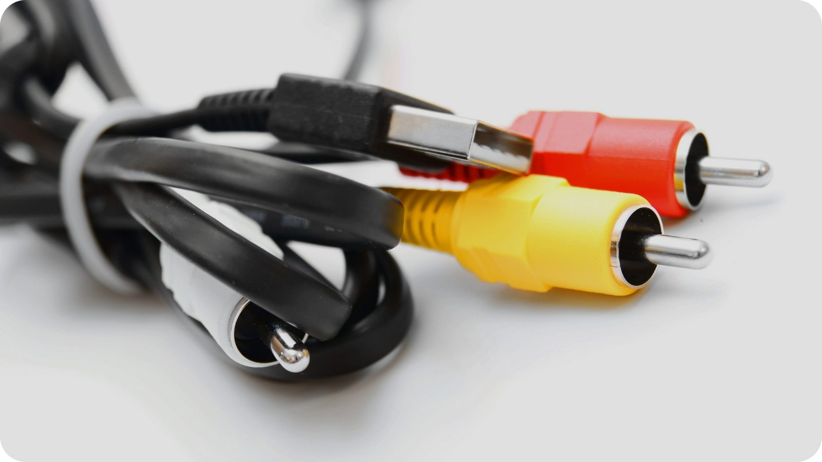 video capture device connected to camcorder for tape conversion