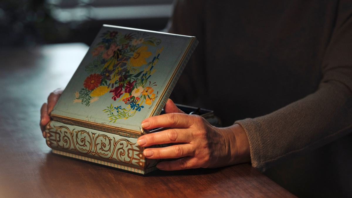Digital Memory Box Examples Memory Box Ideas: Turn Old Keepsakes Into Digital Memories Today – Heirloom
